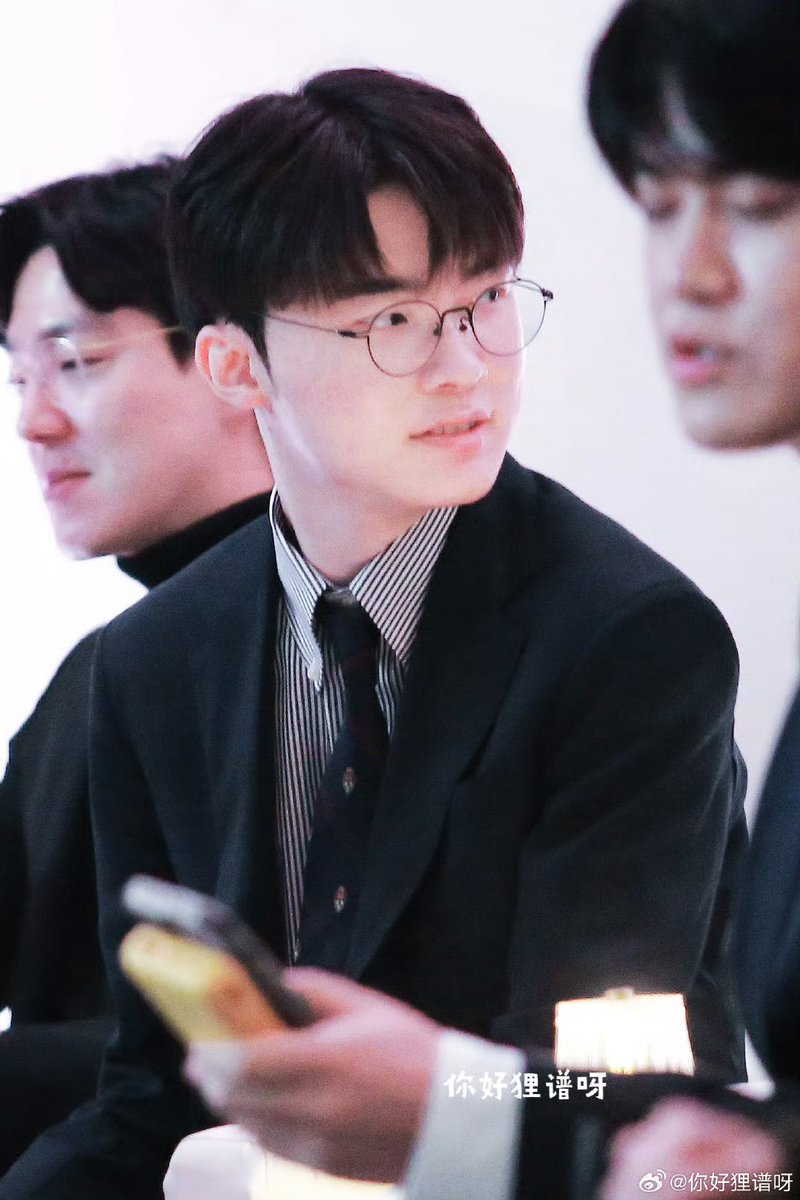 Hyeu_sanghyeok's tweet photo. 帅气赫

cr：你好狸谱呀
#페이커 #Faker https://t.co/5QaWuMVgsc