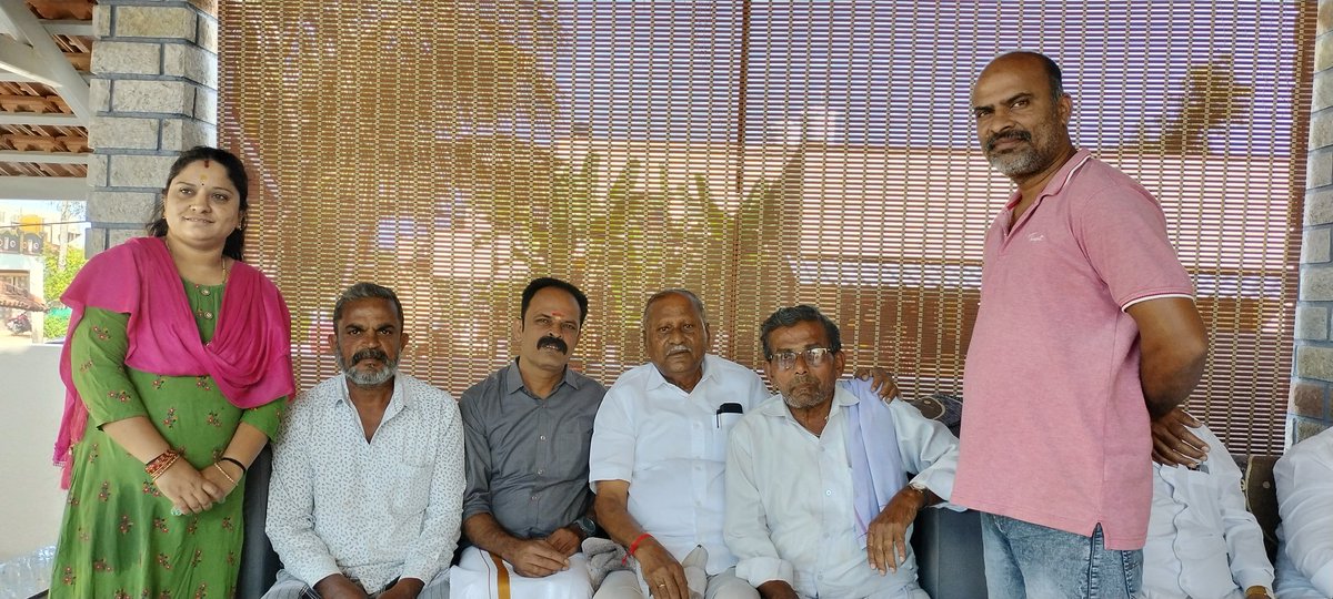 dcthammanna_'s tweet photo. ಎನ್.ಡಿ.ಎ ಪಕ್ಷದ ಜೆಡಿಎಸ್ ಅಭ್ಯರ್ಥಿಯಾದ ಎಸ್ ಮಹೇಶ್ ಅವರ ಪರವಾಗಿ ಇಂದು ಮದ್ದೂರು ತಾಲ್ಲೂಕು ನಗರಕೆರೆ ಗ್ರಾಮದಲ್ಲಿ ಮತಯಾಚನೆ ಮಾಡಲಾಯಿತು.
#dcthammanna #DCT #Sureshgowda #Jantadalsecular #JDS #manmul #smahesh #maddur #nagmangala #mandya https://t.co/jIQ30lHrpY