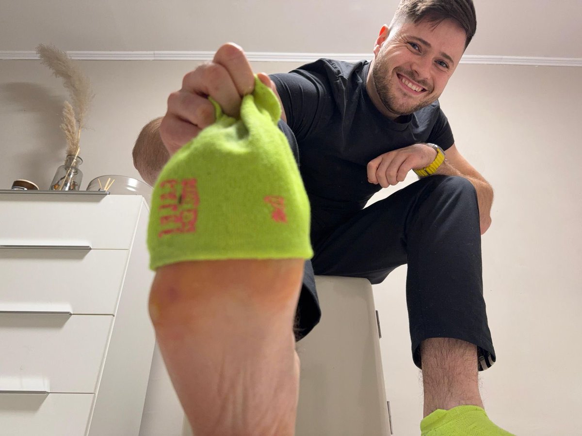 Ihr wisst passieren muss, damit ihr meine göttlichen Zehen seht. 

So pull the trigger.