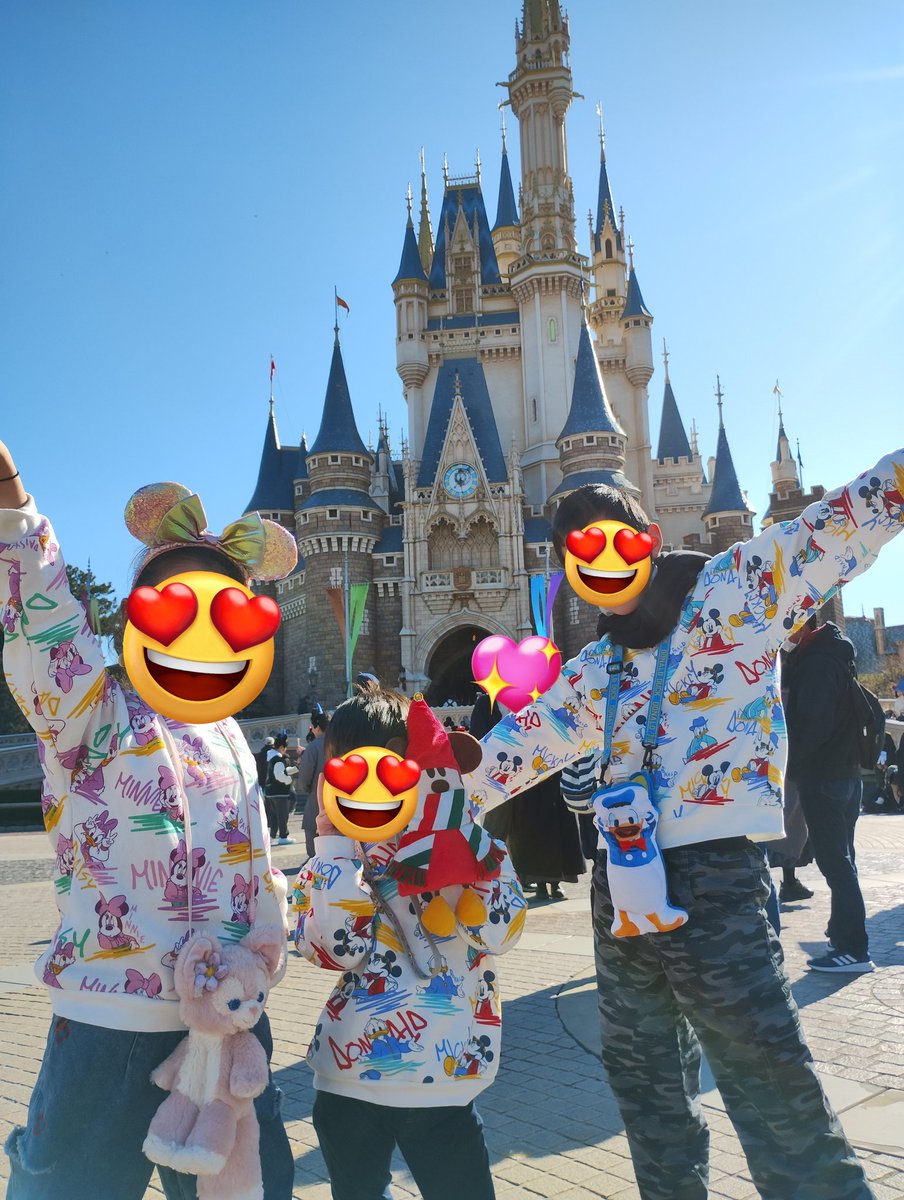 sachixoxoduck3's tweet photo. 娘9歳前にして、ドレスはもう着ないとついに🥺めっちゃ寂しい🥺
親友親子がサプライズでインしてくれるし、マジミュもリチスタも見れて大満足🥹♥️
明日の海が怖すぎてどうしよ🫨 https://t.co/Ij6hFUaS54