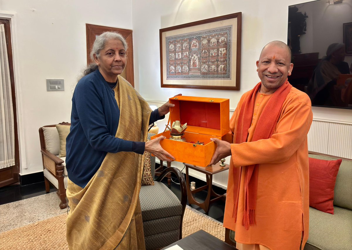 CMOfficeUP's tweet photo. #UPCM @myogiadityanath ने आज नई दिल्ली में केंद्रीय वित्त और कॉर्पोरेट कार्य मंत्री श्रीमती निर्मला सीतारमण जी से शिष्टाचार भेंट की।

@nsitharaman https://t.co/4zTJcWAGQX