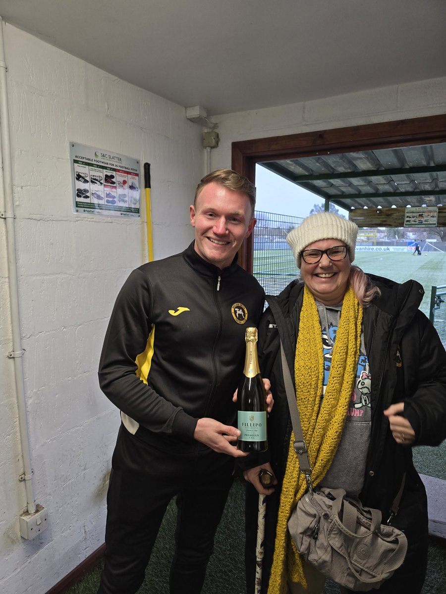 Before yesterday's match, we presented Kye Jude with the Basildon Utd supporters player of the month for November, Kye was a deserved winner after putting in a great shift as always for the month. Well done Kye 🐝💛🖤