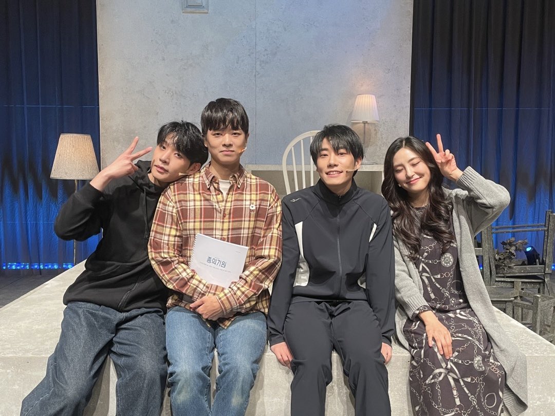 beautifulway21's tweet photo. [뮤지컬 #종의기원]

🌊 첫 공연 파이���콜/단체사진 공개

#백동현 #박상혁 #박선영 #류비 배우가 첫 공연을 마쳤습니다

공연을 마친 배우들의 단체사진과 파이팅콜 영상을 공개합니다!

𝟮𝟰.𝟭𝟮.𝟮𝟵-𝟮𝟱.𝟬𝟯.𝟮𝟯
동덕여자대학교 공연예술센터 코튼홀 https://t.co/QpzbyZewqb