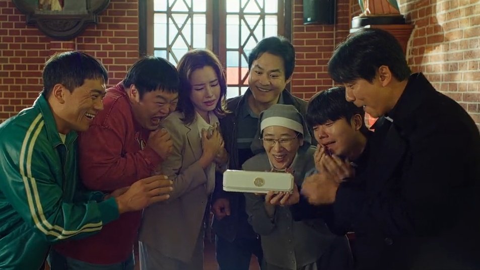 kdramabijj's tweet photo. “insieme per sempre, together forever” ❤️‍🩹 team tsunami our dearest gudam family coming back to us once again was such a blessing, i’m just so thankful that we’ve gotten the closure we deserve because that’s exactly my people right there

#TheFieryPriest2 https://t.co/bGYOf4uUIr