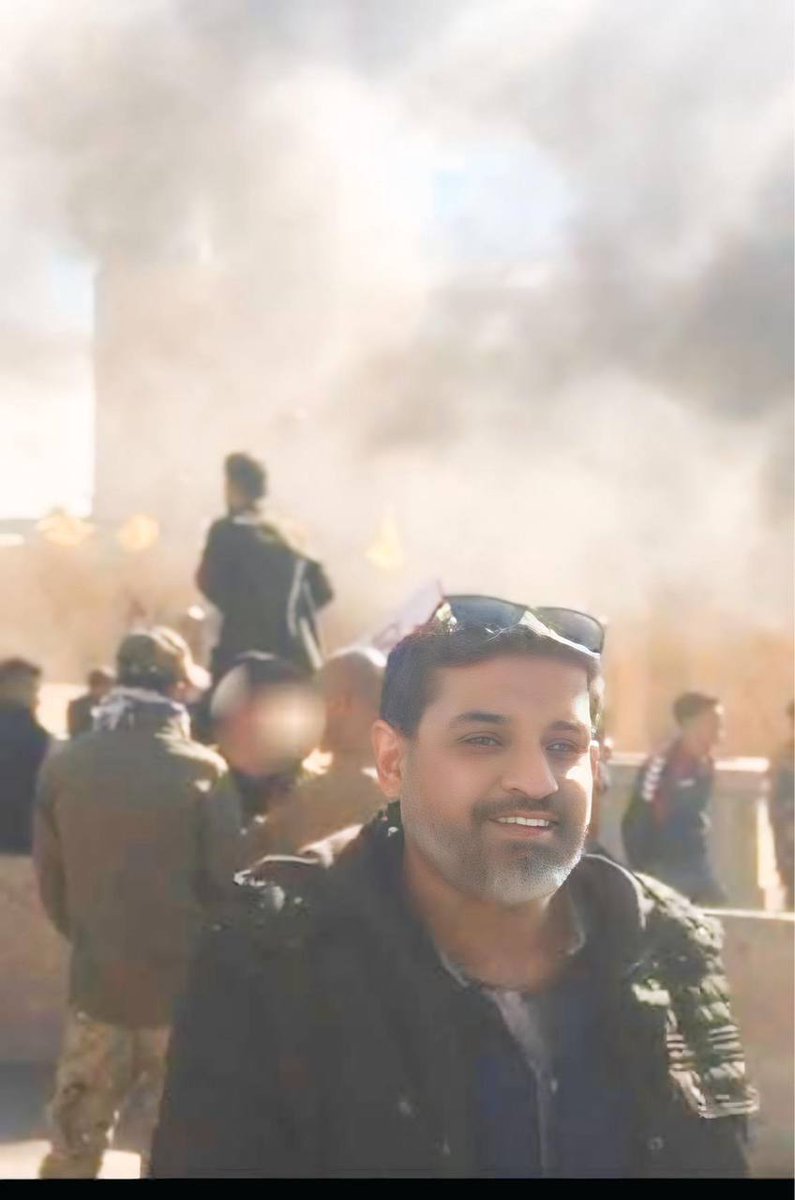 Adtui51's tweet photo. ولفّ شهداؤنا حياض الأرض كل الأرض، فتناثروا نجوما اشعلت السماء وأرعبت المحتلين. 

* الشهيد القائد أبو حسن المالكي "رحمه الله" اثناء اقتحام السفارة الامريكية ببغداد. https://t.co/762ANxkNrv