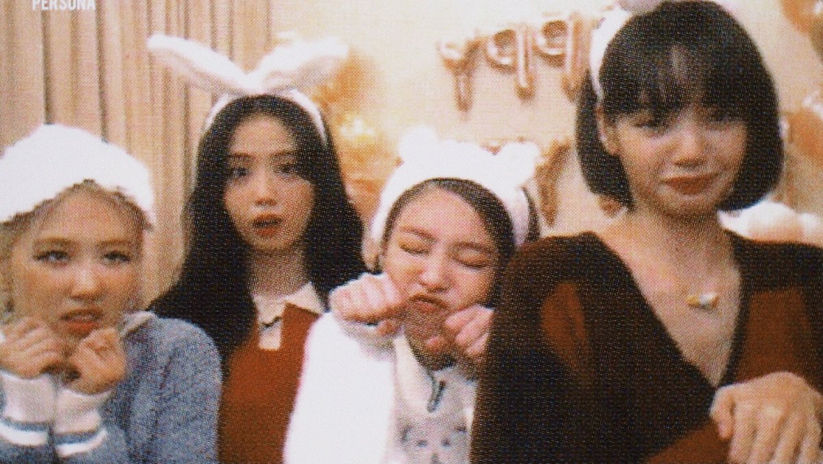 yk2aii's tweet photo. we need 2025 season greetings 🤍 https://t.co/LfLcj50v98