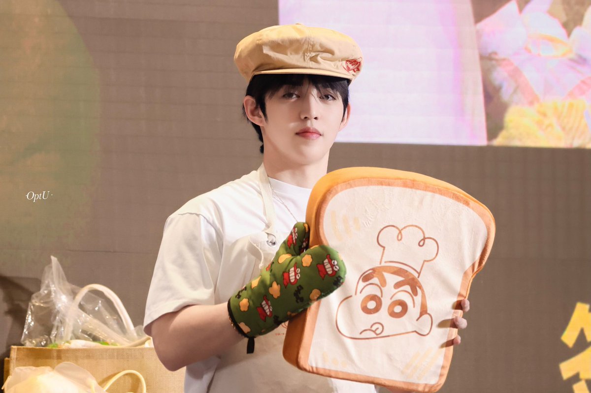 sounds_of_cheol's tweet photo. baker coups 👨‍🍳🍞 https://t.co/OLBnCjlhcf