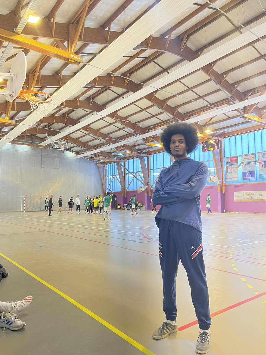 GazonPlaisir's tweet photo. 🚨EMBROUILLE🚨

Restez fair-play messieurs s’il vous plait. https://t.co/KeVHOBl8Zv