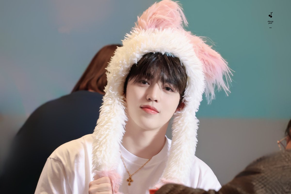 Cherrypick0808's tweet photo. 241229 yzy 

#에스쿱스 #SCOUPS #승철 #최승철 
#세븐틴 #SEVENTEEN 
@pledis_17 https://t.co/gGG2rkn7mm