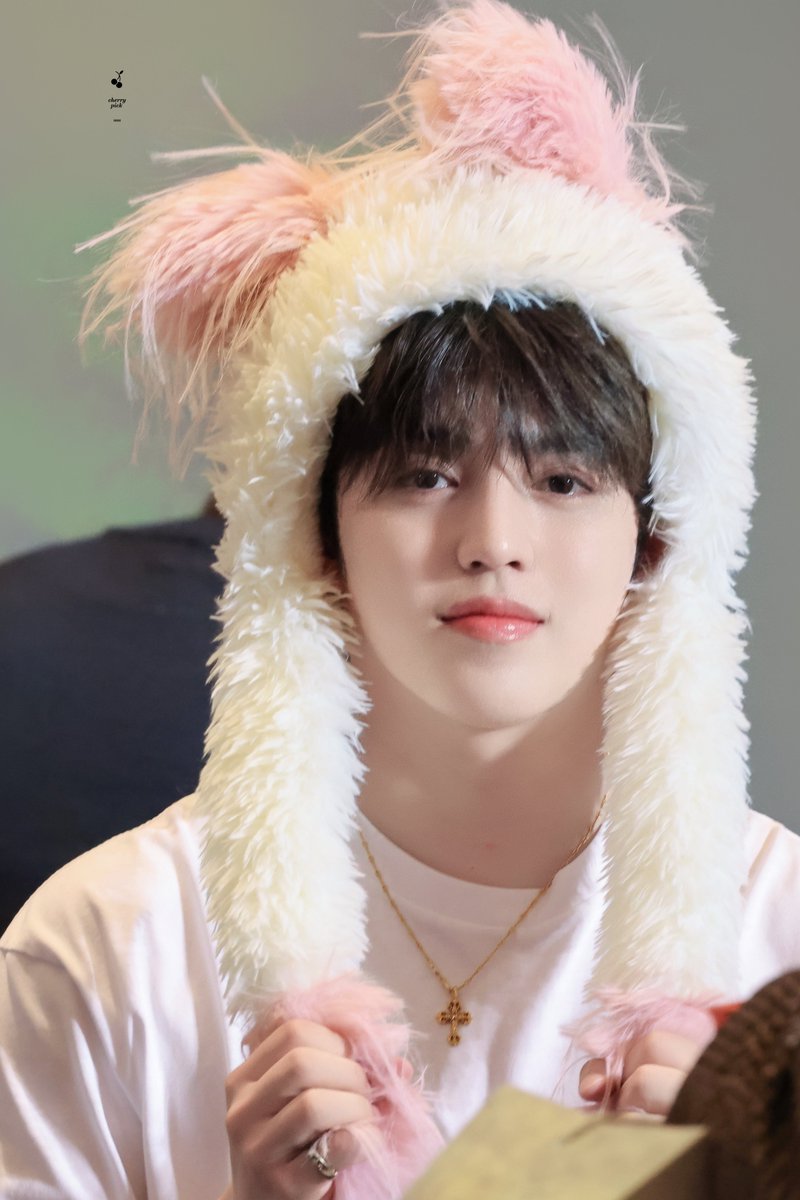 Cherrypick0808's tweet photo. 241229 yzy 

#에스쿱스 #SCOUPS #승철 #최승철 
#세븐틴 #SEVENTEEN 
@pledis_17 https://t.co/gGG2rkn7mm