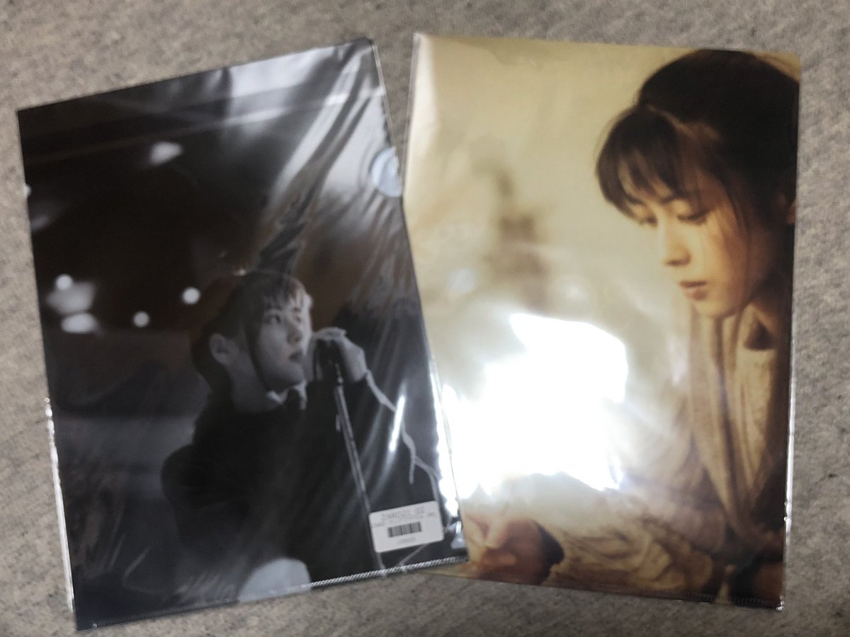 zard_izumi0206's tweet image. ようやく…カレンダーとクリアファイル届いたー😮‍💨
5日遅れの到着になった💦
カレンダーだけのつもりがMusingのサイト見てるとアレコレ欲しくなって、クリアファイルも2つ買った笑

 #ZARD
 #カレンダー
 #Musing