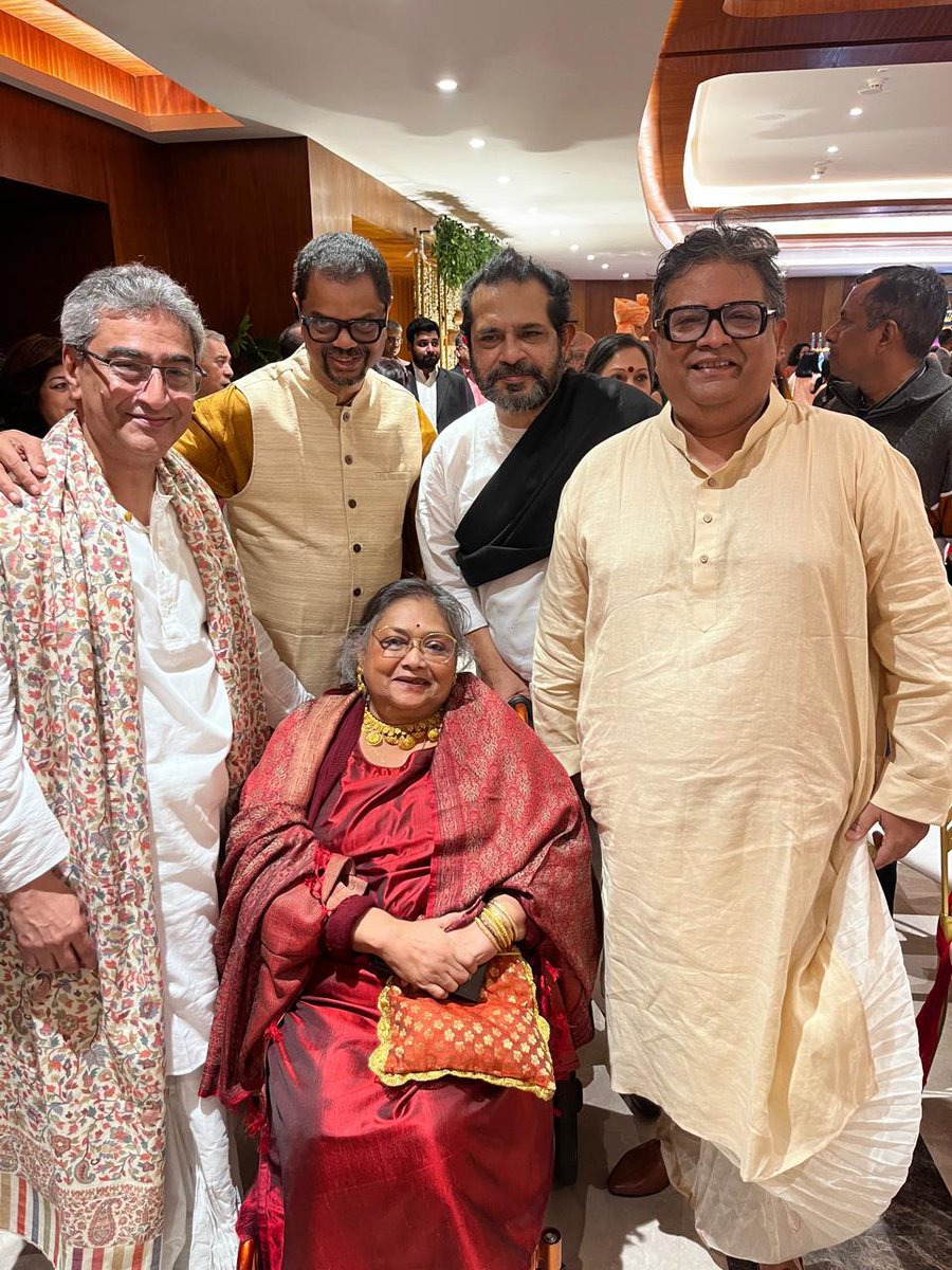 aniruddhatony's tweet photo. From South Point classrooms to life's endless lessons, thank you Auntie for shaping our minds and souls!
#KabitaAuntie #Gratitude #TeachersWhoInspire #LifelongLessons #SouthPoint #GoodTimes https://t.co/sc1l4glxJt