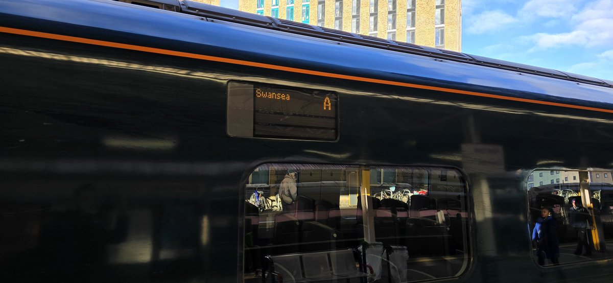 Gorgeous day in Swansea.. here goes nothing. #LTFC <a href="/LutonTown/">Luton Town FC</a>