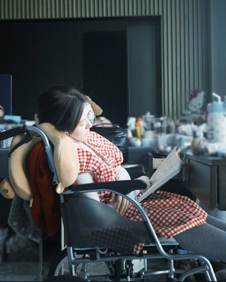 uisaokke_QoA's tweet image. My baobei, get well really soon. I'm so sad to see your condition right now. It feels like your light has been taken away from you lately. I hope you will recover soon. You've done so well until now. Justice for Zhao Lusi. She is so kind actress.😭🫶🏻💜

#TruthForZhaoLusi