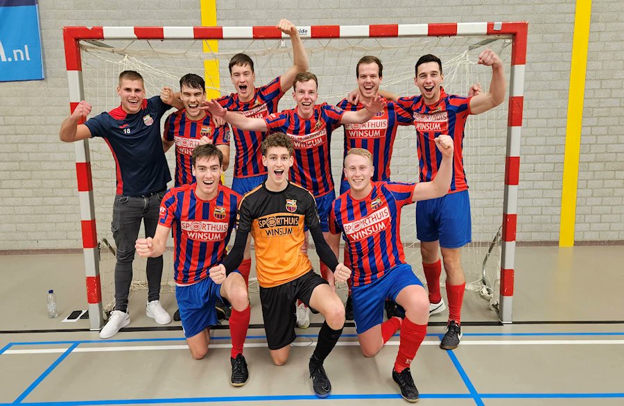 En dan de laatste bijdrage van 2024. Het indoortoernooi in Loppersum... Zie en bekijk de beelden met alle doelpunten van de finalewedstrijd. Zie eemsmondsport.nl/sc-loppersum-w…