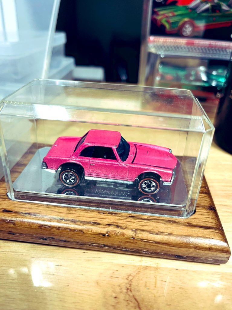 masa_masamasa's tweet photo. Hot Wheels 1973 Mercedes-Benz 280SL redlines from my collection

#hotwheels
#Mercedes
#mercedesbenz
#280SL https://t.co/XnaBgAkzen