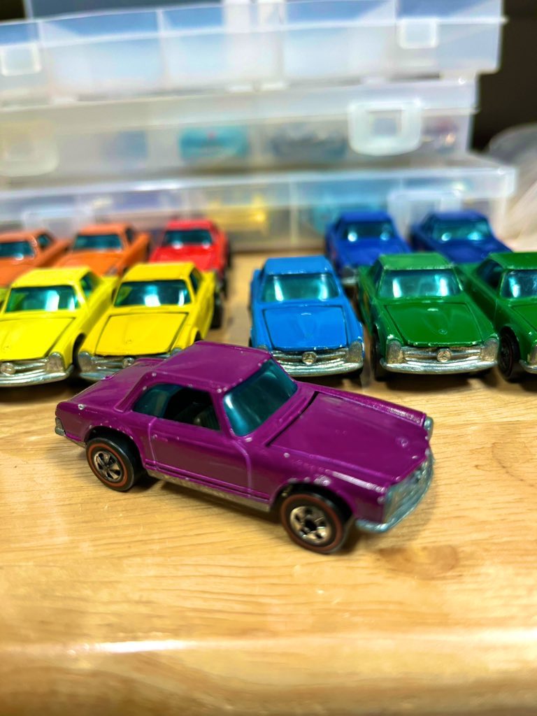 masa_masamasa's tweet photo. Hot Wheels 1973 Mercedes-Benz 280SL redlines from my collection

#hotwheels
#Mercedes
#mercedesbenz
#280SL https://t.co/XnaBgAkzen
