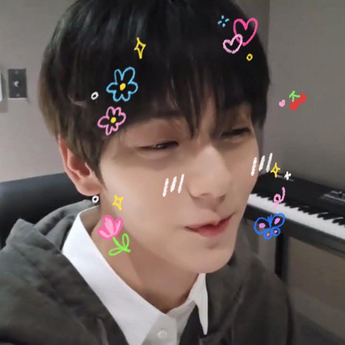 lovehyungaz's tweet photo. pretty soobin 🌸🌼💐🦋 https://t.co/Odh5M67xwn