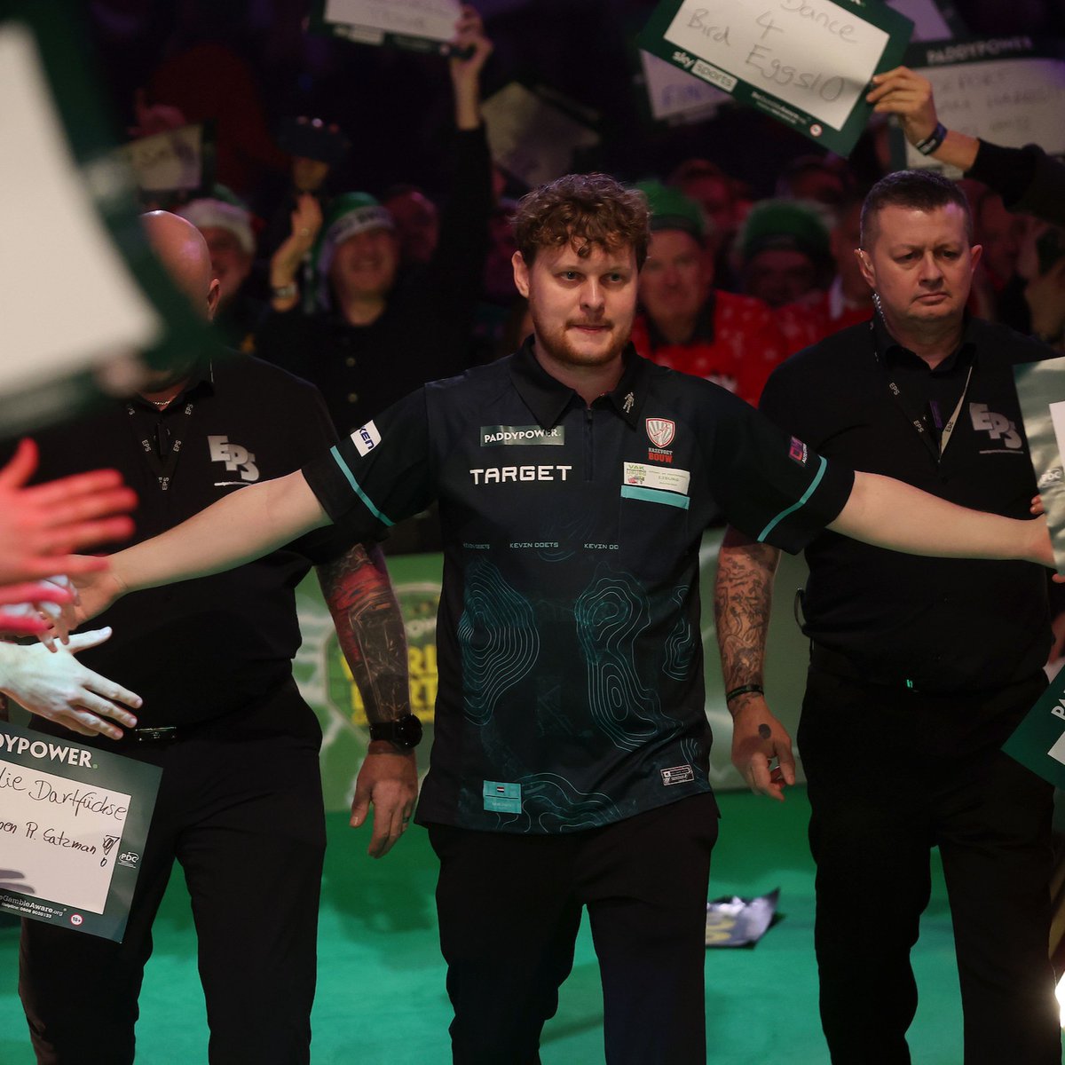 Doets there it is 🦅

Hawkeye faces off against the Polish Eagle this afternoon to try and take his spot in the 4th round of the World Championships. 

Kevin has already seen off some firey competiton in Noa-Lynn van Leuven and then former World Champion and World No.2 Michael
