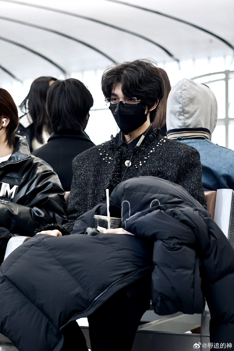 LStudio1007's tweet image. 📸[Weibo] Chromosome Universe New Year Countdown Show Update (122924)

Chromosome Seeds LAN ZIHAN

Shanghai Departure

©️辱追的神 
weibo.com/7423670320/511…

#ZIHAN #ChromosomeSeeds #ChromosomeEG @ChromosomeEG