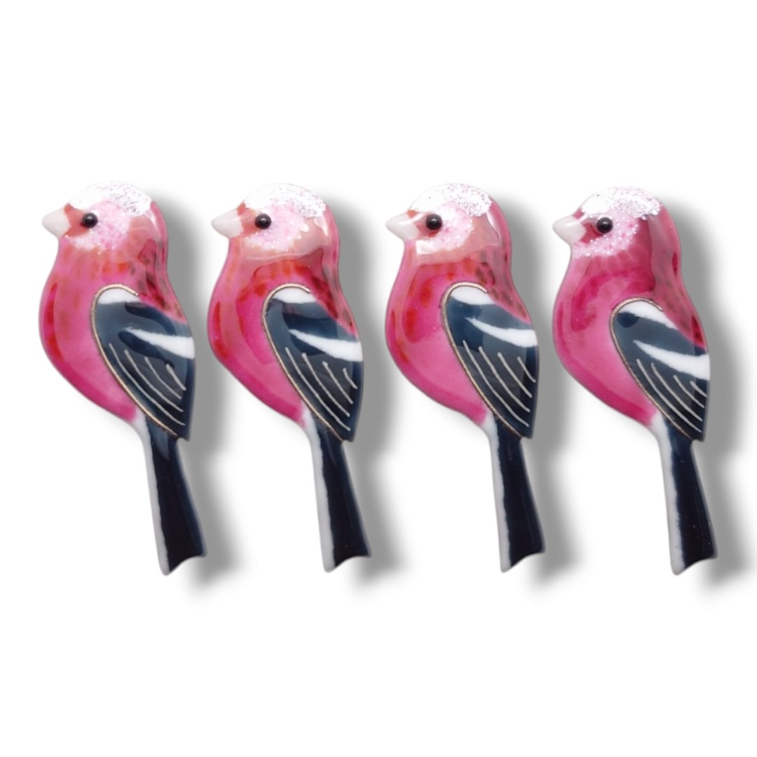 HureshumaReiko's tweet image. #ベニマシコ
#long_tailed_rosefinch
デザインを少し修正してリニューアル。色合いや模様の表現が難しい…。
でも、夏の原野で見るこの色合いは、本当に美しい!
#七宝 #七宝焼 #七宝ブローチ
#cloisonne