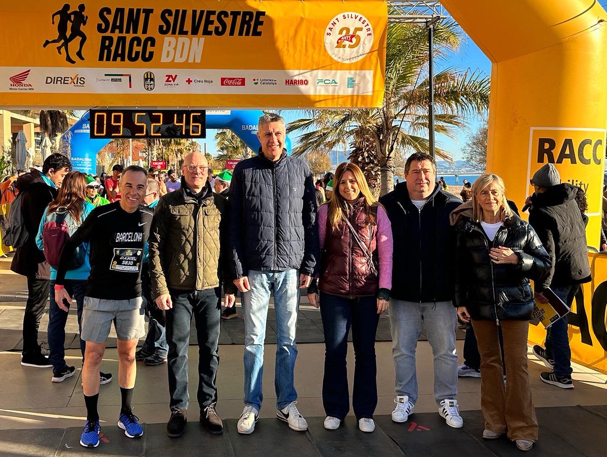 Albiol_XG's tweet photo. 🏃🏼‍♀️🏃🏻‍♂️ Espectacular ambient avui a la @SantSilvestre RACC #Badalona, que ha recorregut el nostre litoral marítim amb rècord de participació. No hi ha millor manera d'acabar l'any que fent esport en un entorn magnífic. 😊￼ Que gaudiu molt d'aquest últim diumenge de l'any! 😉￼￼🤙 https://t.co/KJEShvLEqS