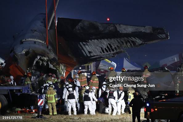 GettyImagesNews's tweet image. Rescuers work at the wreckage of passenger plane #Jeju Air Flight 7C2216 at Muan International Airport in Muan-gun, #SouthKorea. The #plane carrying 181 people crashed after skidding off the runway and colliding with a wall, resulting in an explosion. 📷: Chung Sung-Jun