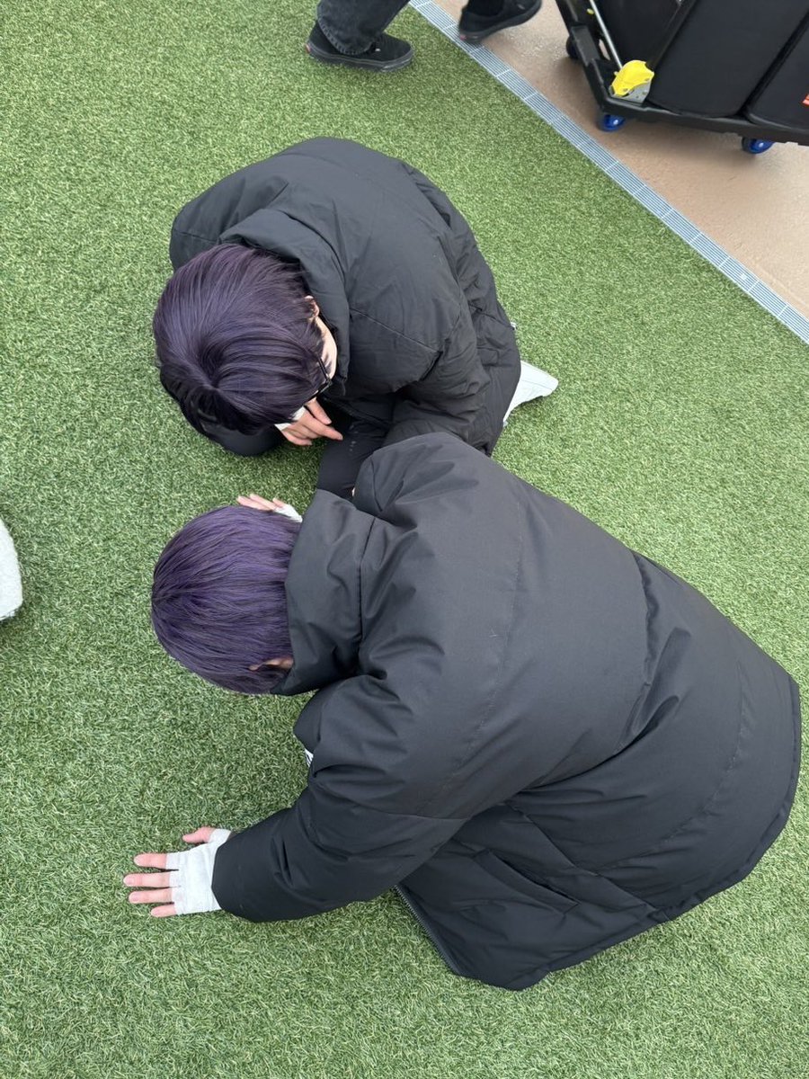 yyzzmmrr's tweet photo. 同行者と報連相なさすぎてキャラと衣装どん被りしたのハイライトすぎてまだおもろい

待ち合わせ場所にコピペみたいなやつおって大横転してもた
リュックまで同じなのやめて https://t.co/U12ImaL26l