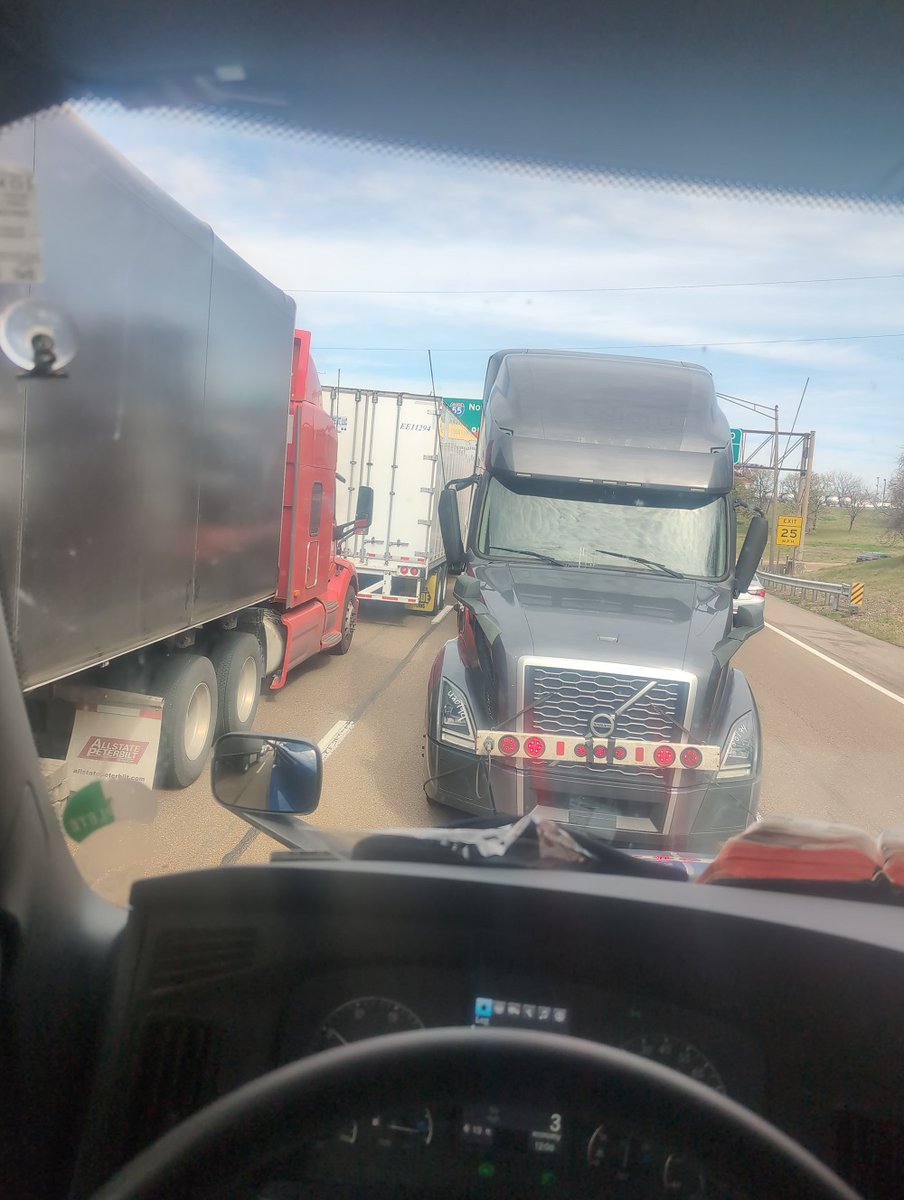 TimothyMeltons's tweet image. Our freight delivery services guarantee that your goods arrive at their destination precisely on time and in perfect condition. Ready for a seamless shipping experience? Contact us today! #FreightDelivery #DetroitMI detroittransportationservice.com/contact