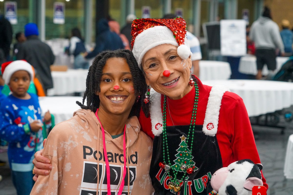 SpringEspanol's tweet image. ¡Tuvimos un tiempo increíble en la celebración de la Maravilla Invernal 2024! Los estudiantes y las familias de Spring ISD se reunieron para celebrar la temporada con divertidas actividades navideñas, ¡y estamos encantados de haber regalado miles de libros! 📷📷