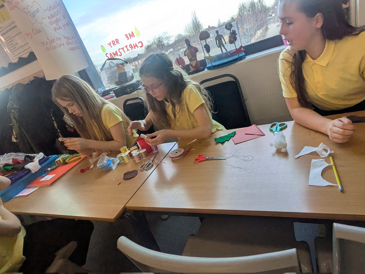 EastfieldPSHull's tweet image. Well done to #6CW today for their amazing sewing skills! Christmas baubles ready, using their own designs and a mix of running stitch and blanket stitch #EPSDT