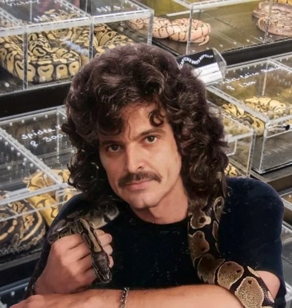 SnakesPlus's tweet image. Stop by one of our 27 DFW SNAKES PLUS locations between now and Christmas and if @garysnakes happens to be at that location that day, he’ll autograph your existing snake with a sharpie and give you $10 of in-store credit to be used on any immediate purchase of a 2nd larger snake.