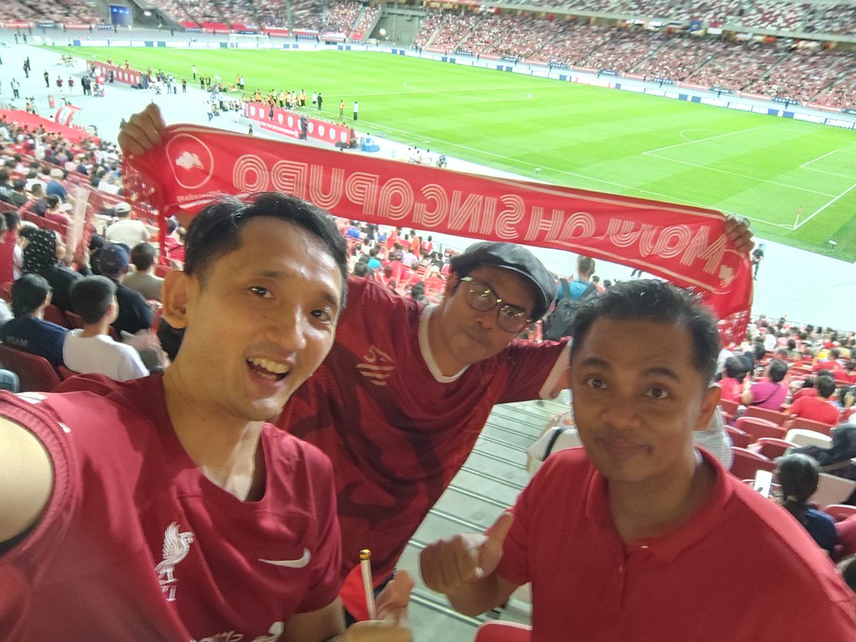 wannabdoc's tweet photo. The lions lost, but put up a valiant fight! 
Final score Singapore 2-4 thailand #singaporevsthailand https://t.co/PJ63Rd3ejF