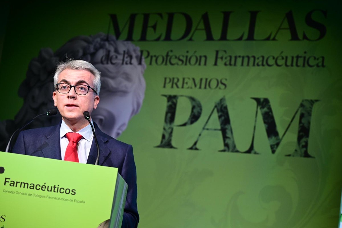 Farmaceuticos_'s tweet image. 📣 #Tizerpatida, fármaco indicado en diabetes 2 y sobrepeso y obesidad, elegido el medicamento más innovador del año en los Premios #PAM2024 del Consejo General de @Farmaceuticos_. 

💊 La Mención de Honor ha sido para Inclisirán (Leqvio®) de @NovartisSpain, para enfermedades…
