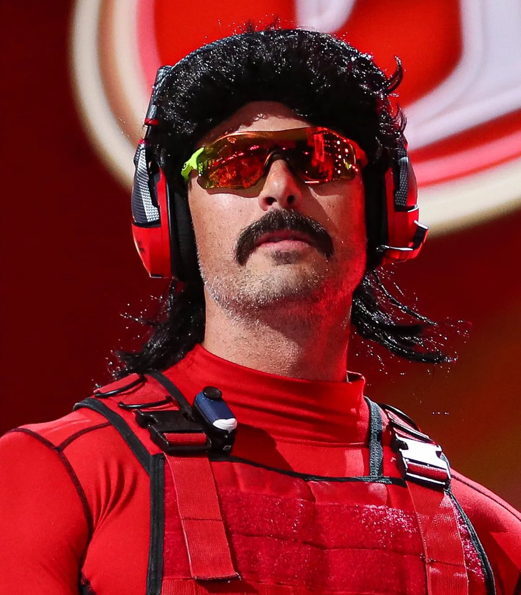 Dexerto's tweet image. “Who is the stupid little host”

Dr Disrespect slammed QTCinderella, calling her “uncreative” after she roasted him at The Streamer Awards