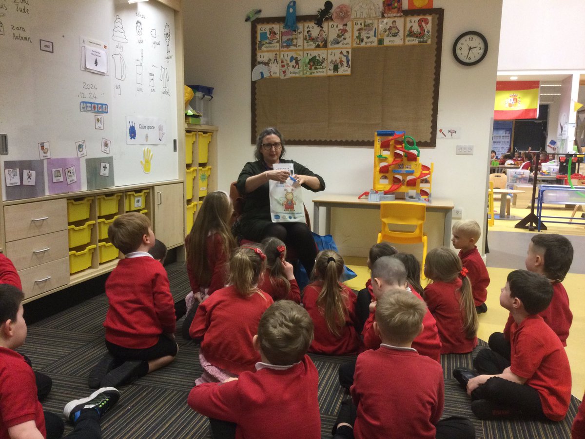 SchoolHillside1's tweet image. P1MF had a visit from Scottish Bookbug this afternoon. We particularly enjoyed ‘The Eyebrows of Doom’ book. #bookbug #p1mfhillside
