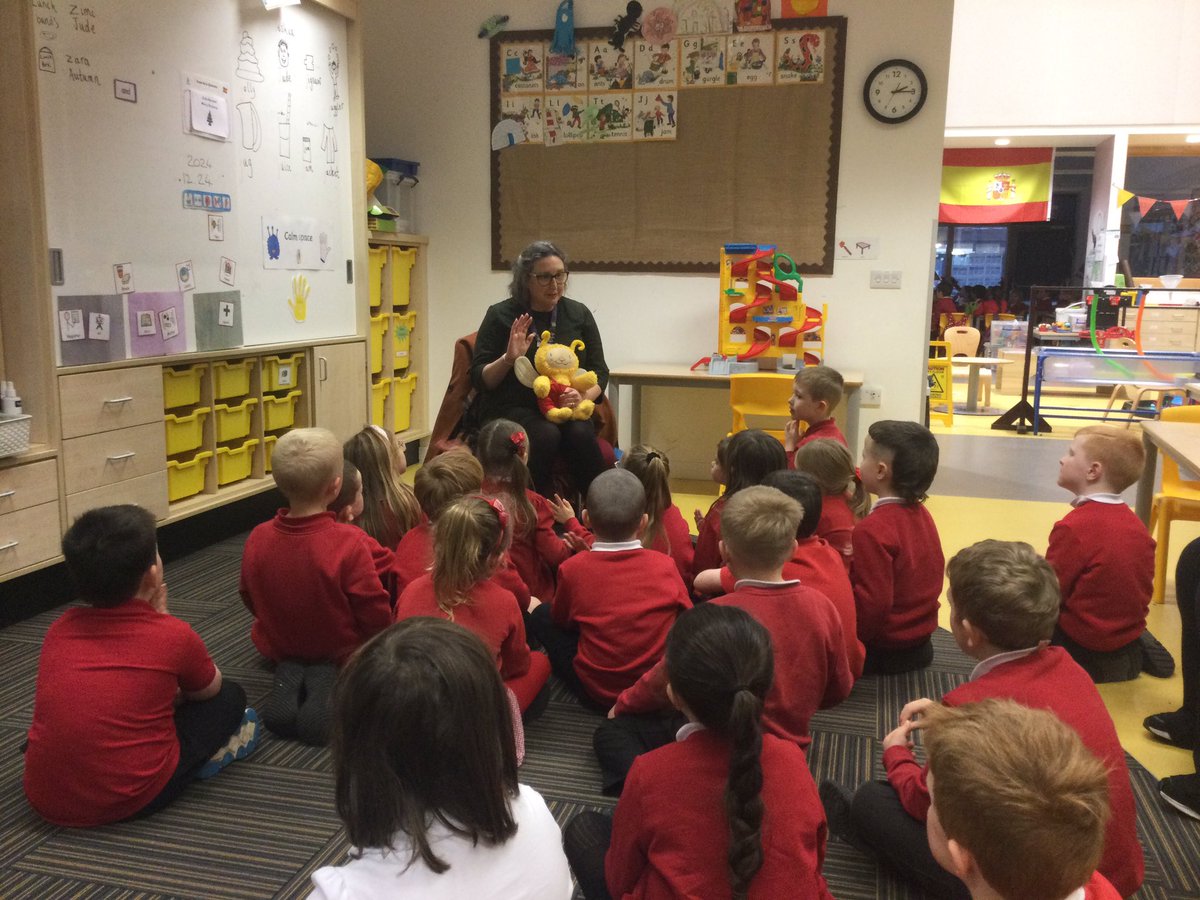 SchoolHillside1's tweet image. P1MF had a visit from Scottish Bookbug this afternoon. We particularly enjoyed ‘The Eyebrows of Doom’ book. #bookbug #p1mfhillside