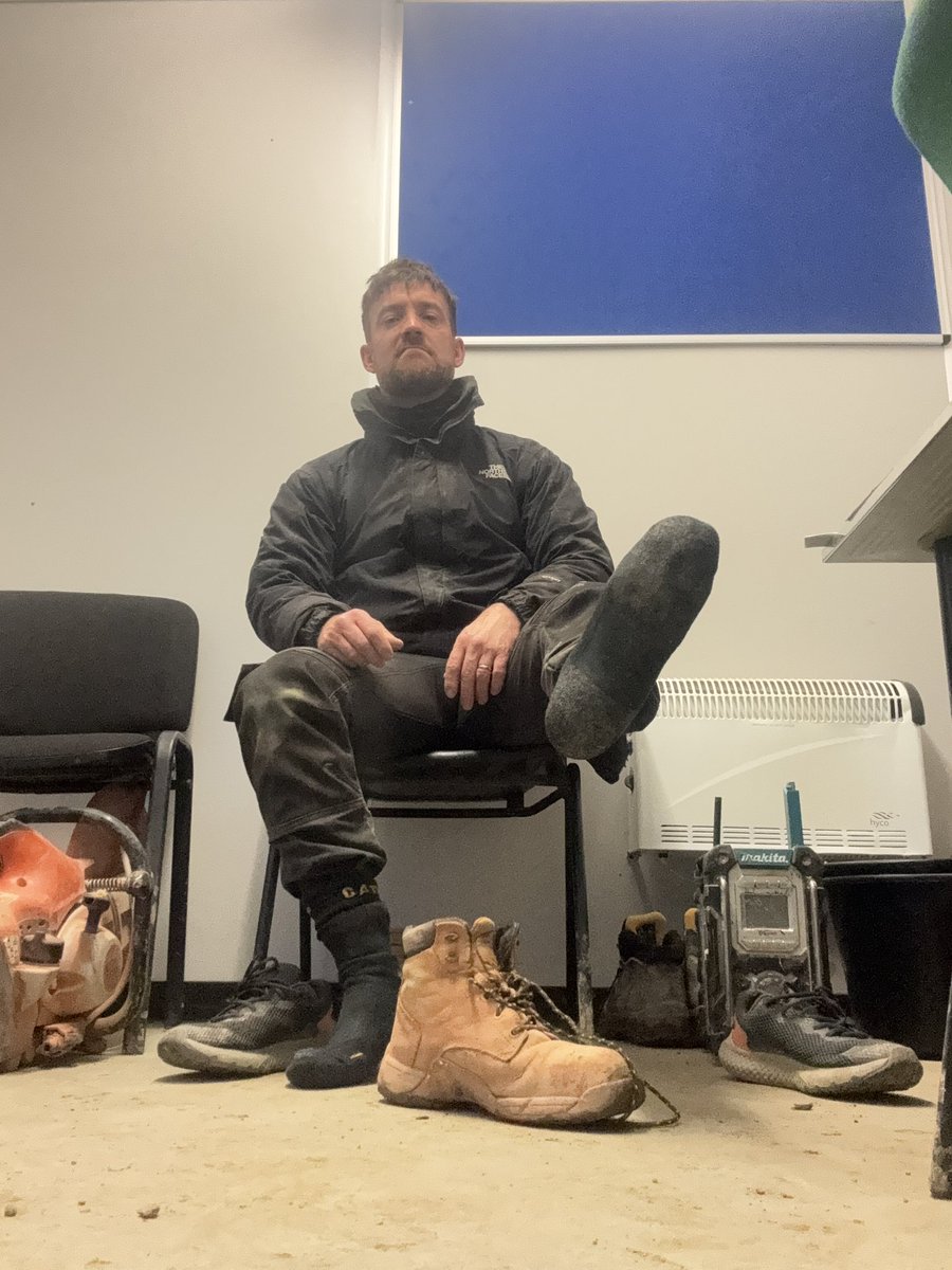 masterpowerhous's tweet photo. Cold out side but still hot and steamy 
#findom #feetworshi̇p #footfetısh #socks #worksocks #workboot #alpha https://t.co/QdEqWcS2Nh