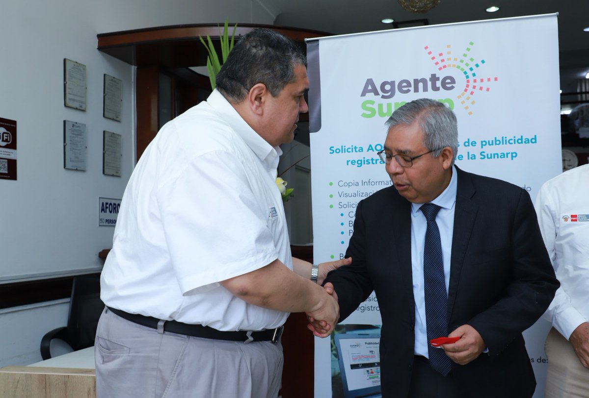 SunarpOficial's tweet photo. #NoticiasSunarp | El superintendente nacional Armando Miguel Subauste Bracesco, junto al notario Enrique Mendoza Vásquez, el GG Sunarp Víctor Gutiérrez y el jefe de la #SunarpLima aperturaron el 5to #AgenteSunarp en notaría en Lima. Cerrando el año con 123 Agentes en el 2024. 🇵🇪 https://t.co/ah00nQ4Z9w