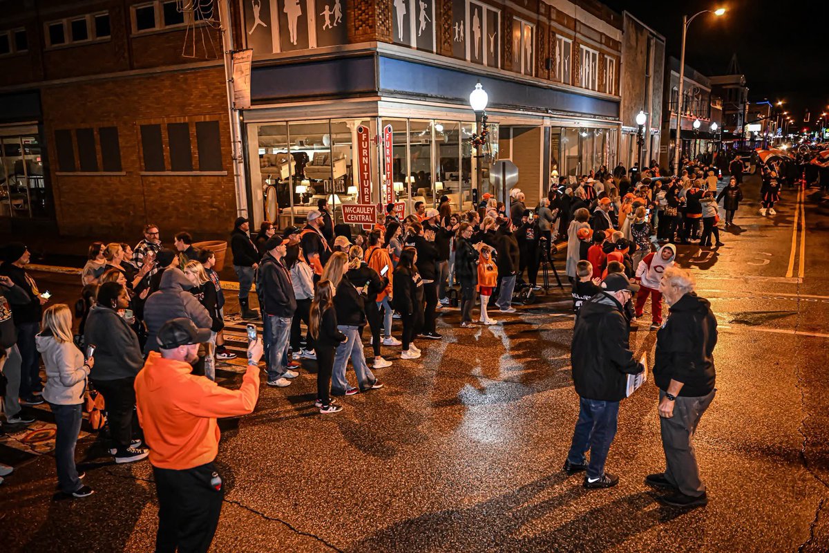 FootballIronton's tweet photo. IRONTON is just DIFFERENT!!!

#Tradition
#StandOnBu3iness🐅
#StateChamps2024🏆
#WhosNext https://t.co/OatoRh8lg0
