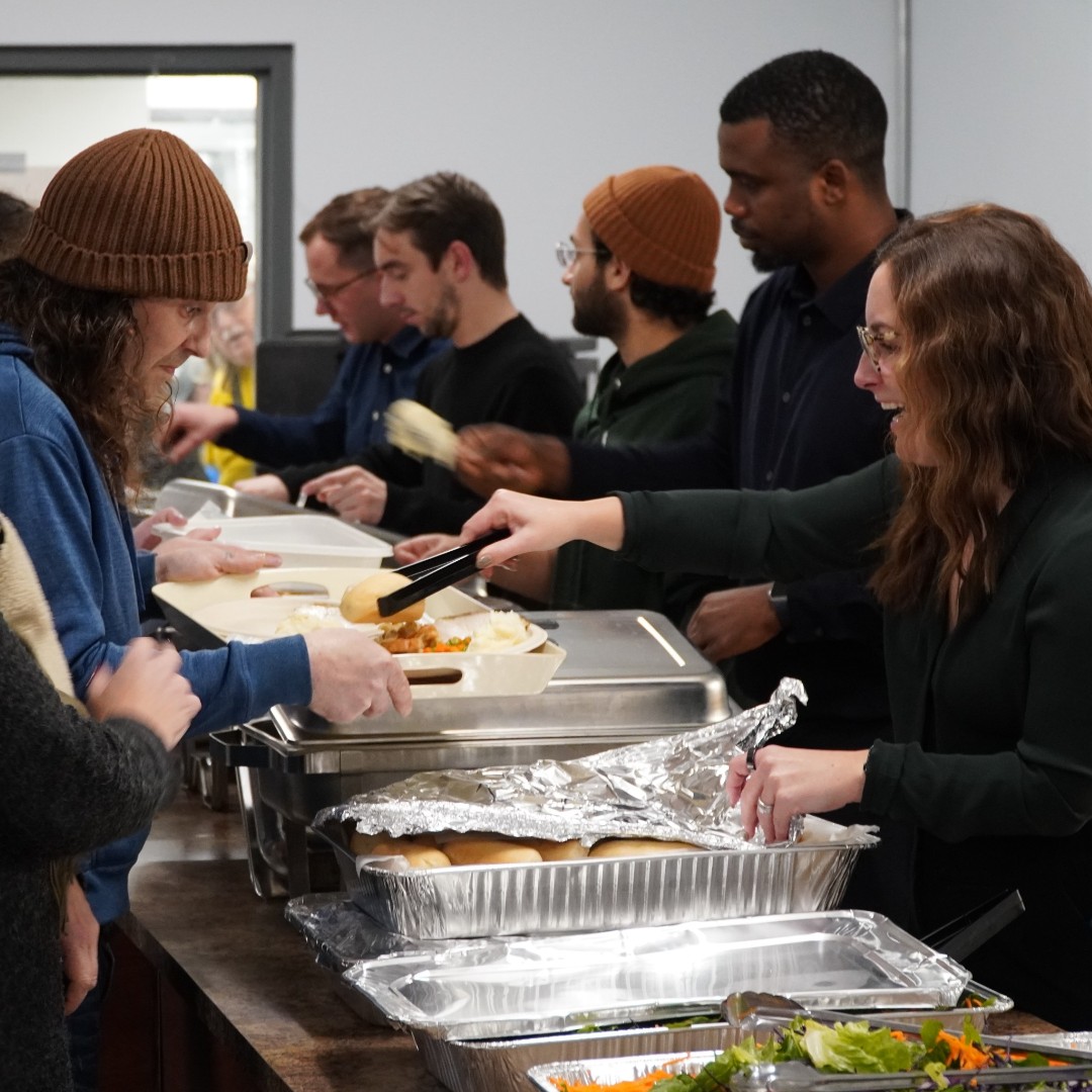 OCH_Foundation's tweet photo. Huge thanks to @TEKsystems for volunteering yesterday to serve a holiday meal to our community! Your continued support of the OCH Foundation &amp; its programs makes a lasting impact. Happy holidays &amp; thank you for all you do! 💙 #Ottawa #AffordableHousing #Community #HolidaySpirit https://t.co/jxKrjOB80m