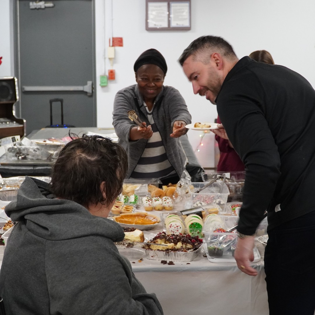 Huge thanks to <a href="/TEKsystems/">TEKsystems</a> for volunteering yesterday to serve a holiday meal to our community! Your continued support of the OCH Foundation &amp; its programs makes a lasting impact. Happy holidays &amp; thank you for all you do! 💙 #Ottawa #AffordableHousing #Community #HolidaySpirit