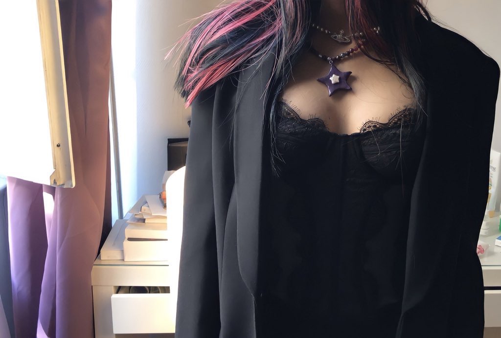 Your__fay's tweet photo. My name is fay the owner of your fay
My aim is to create wearable trash art
Everything was made, drawn, designed,
assembled, by me in my room, the fairy cave studio. https://t.co/iYZF5fiXz2