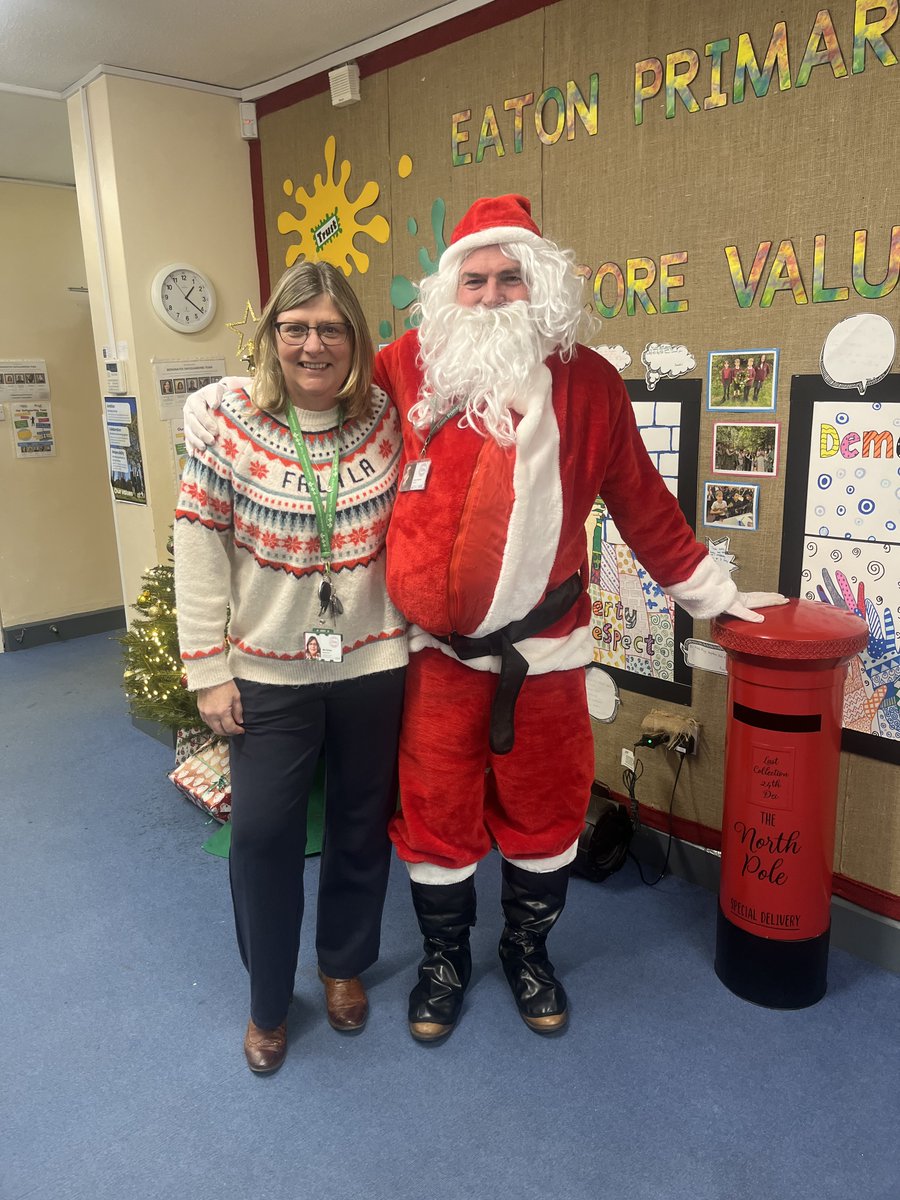 Eaton_Primary's tweet photo. The team at Eaton Primary were delighted that Father Christmas took time out of his busy schedule to stop by and deliver books to the KS1 children - we know how busy he is at this time of year! 🎁🎄 https://t.co/wcZ2f8RBsu