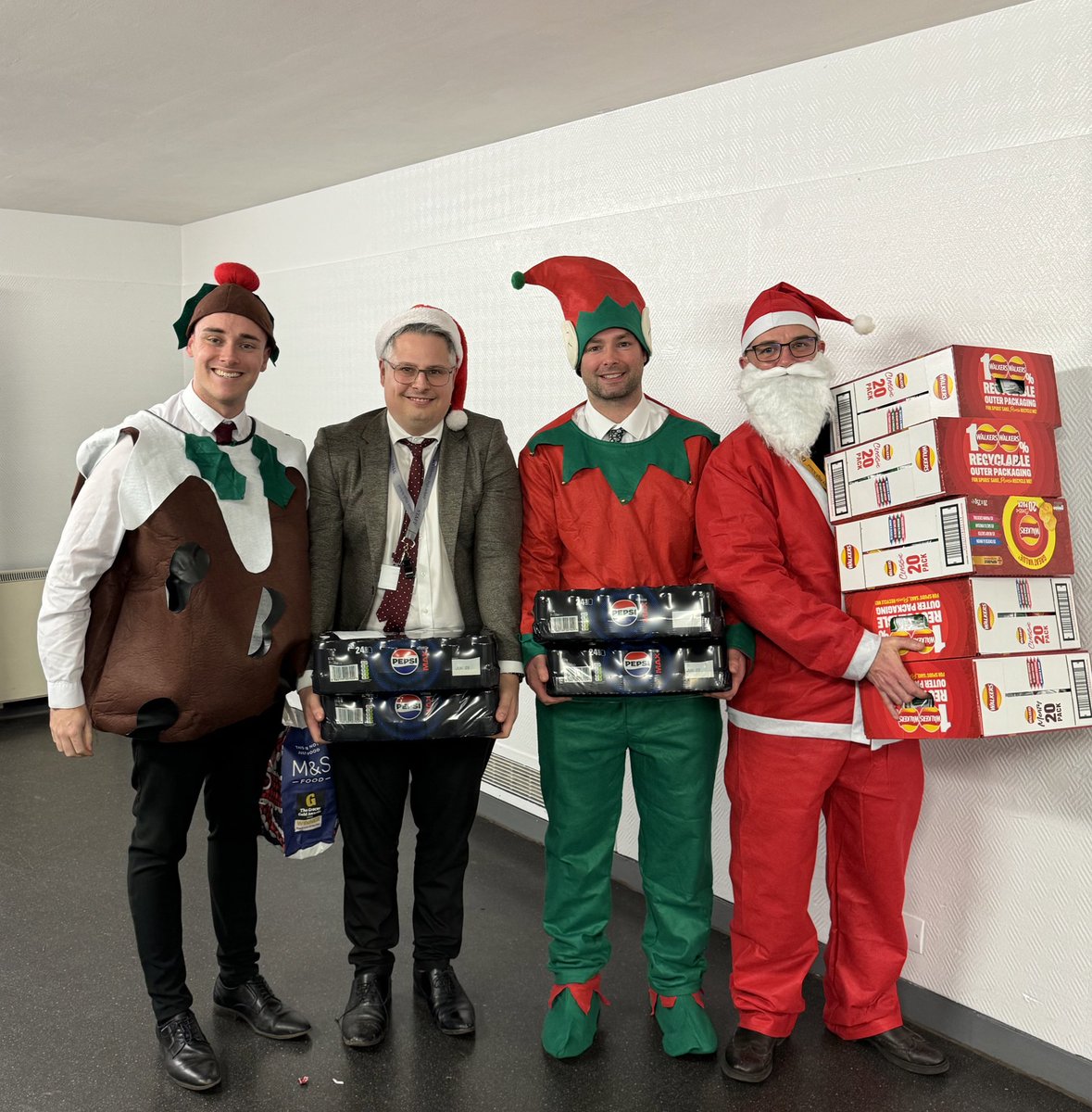 Mr Archer (@mrarcherahs) on Twitter photo The Year 11 Team spent this afternoon’s Aldersley Advantage session dropping off a range of treats after a fantastic set of mock results!🎄⭐️ <a href="/AldersleyHighSc/">AldersleyHighSchool</a> The Year 11 Team spent this afternoon’s Aldersley Advantage session dropping off a range of treats after a fantastic set of mock results!🎄⭐️ <a href="/AldersleyHighSc/">AldersleyHighSchool</a>