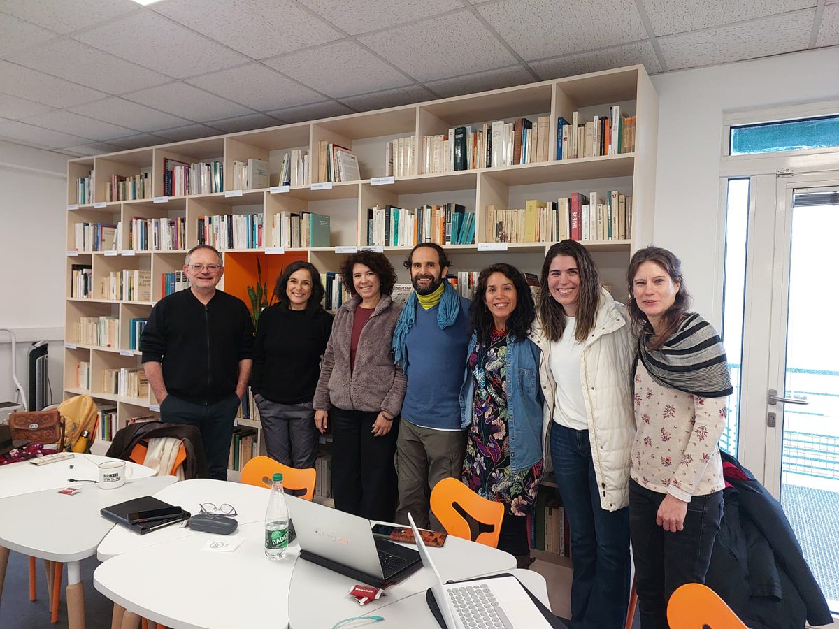 Na última segunda-feira, em Paris, as pesquisadoras do INCC, <a href="/saritaal/">Sarita Albagli</a> e <a href="/Vanessa_Arruda/">Vanessa Jorge</a> apresentaram o "Recherches participatives en Amérique du Sud", no Laboratoire Interdisciplinaire Sciences Innovations Sociétés (LISIS). No evento, elas falaram das práticas em Ciência Cidadã