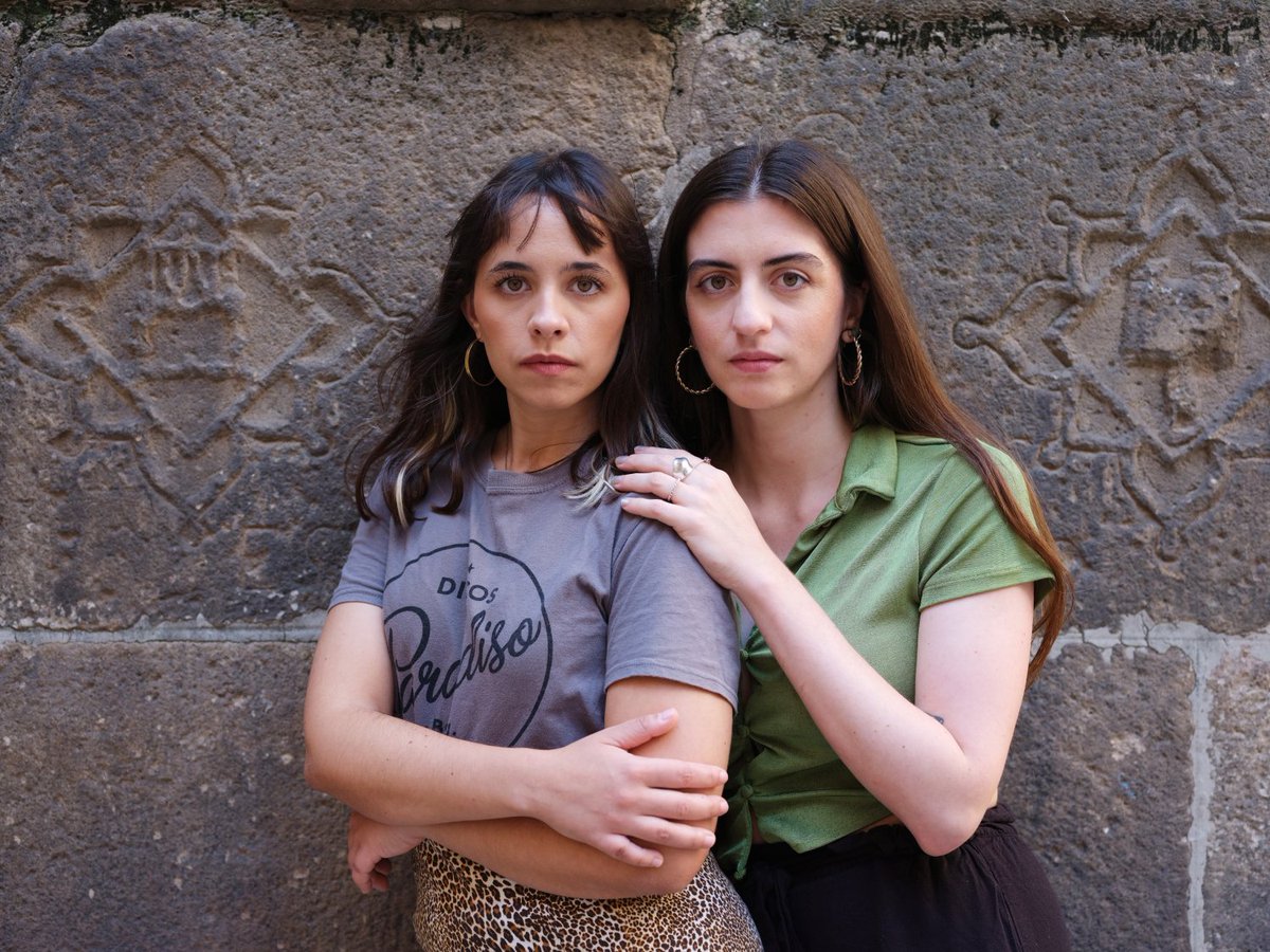 🌊🌊🌊🌊🌊
És pregunta de <a href="/tartarelena/">Tarta Relena</a>, millor disc de folk als Premis <a href="/enderrock/">Enderrock</a>. Marta Torrella i Helena Ros segueixen navegant entre la cultura clàssica, el futurisme i l'experimentació:
enderrock.cat/sonsdelamedite…