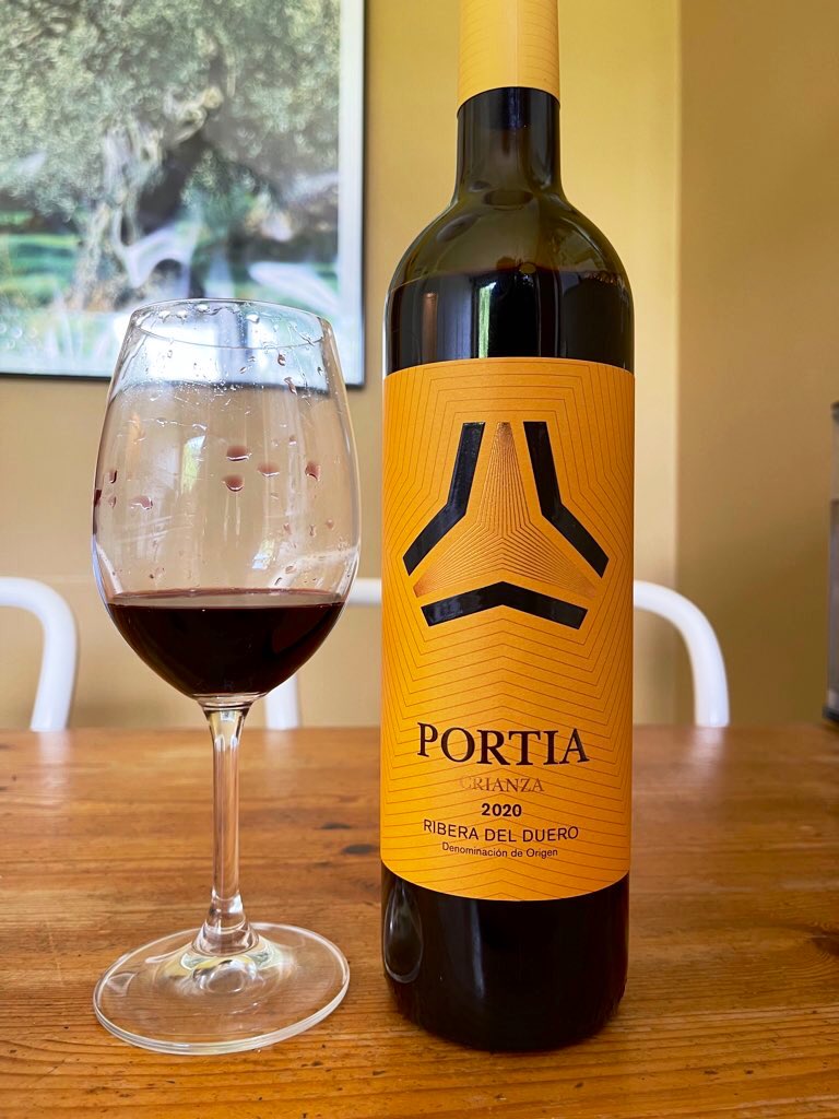 joukesp's tweet photo. #NoCookingTuesday #TuesdayLunch #2ndServing #RabbitWithPrunes #Potatoes #Portia
I love no-cooking days!
What a treat it is to just warm up a 2nd serving & cook some potatoes with it. Minimal effort for a great result!
Had another glass of that excellent Crianza by @BodegasPortia https://t.co/Eq2kDILunI