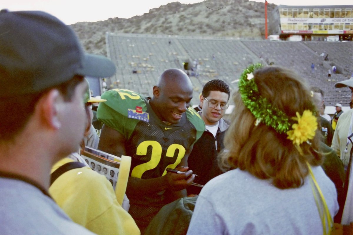 Gina Moore tweet media