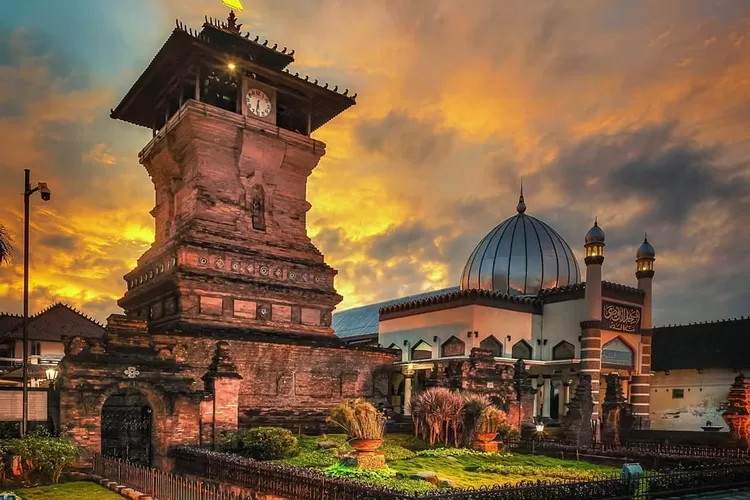 Kudus Minaret, Central Java, Indonesia. @Warlord_145